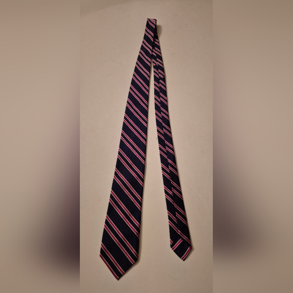 Brooks Brothers Elegant Navy & Red Striped Men's Tie